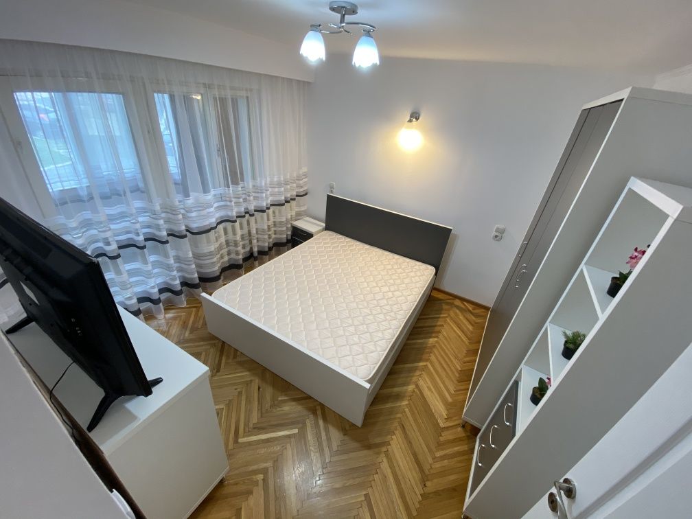 Închiriez apartament cu 2 camere, etajul 1, Zalau / Bradet, parcare