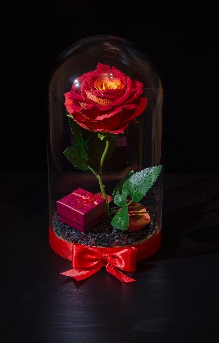 Вечна Роза в ГОЛЯМА Стъкленица - Оригинален и Стилен Подарък за Жена