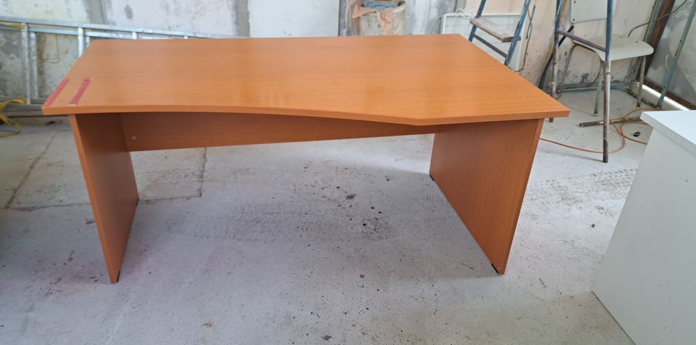 Продавам, шкафове, бюра, секции