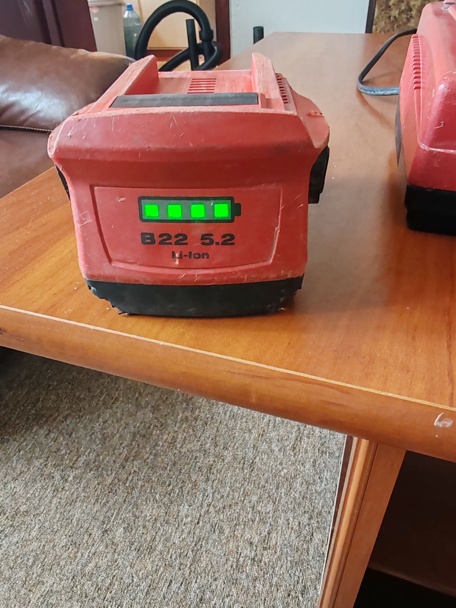 Hilti Зарядно и батерия
