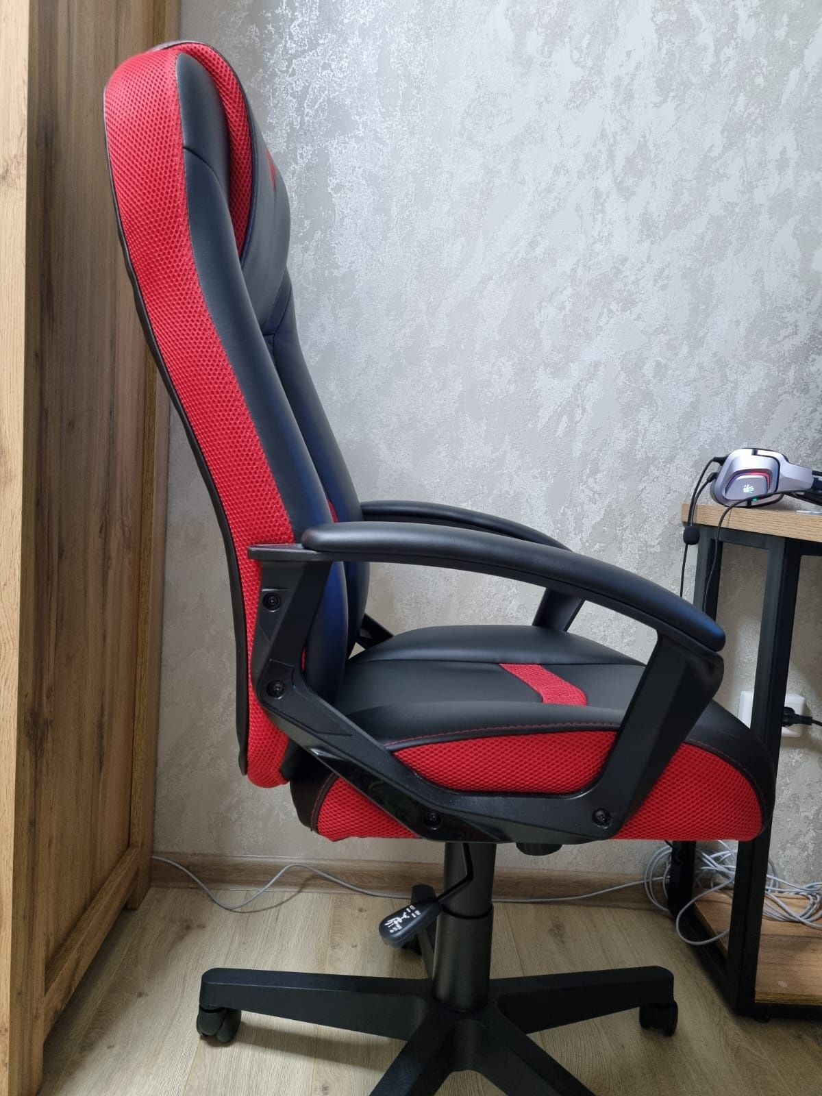 Отличное игровое кресло.