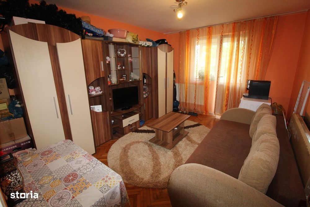 Vând apartament 2 camere în Hunedoara, zona Micro1-T. Vuia, etaj 2