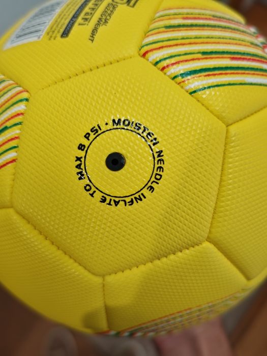 Vând minge fotbal mărimea 5 - Scuderia Ferrari