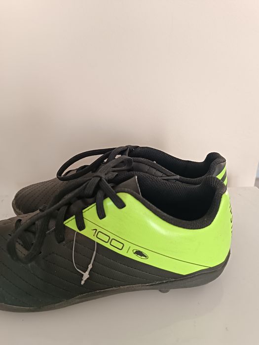 Детски футболни обувки бутонки номер 35 и 33