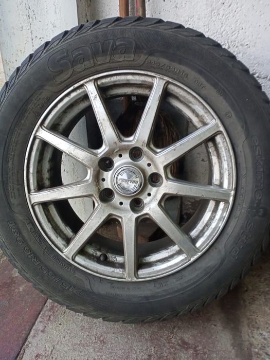 Продам резину с дисками. Зимняя б/у