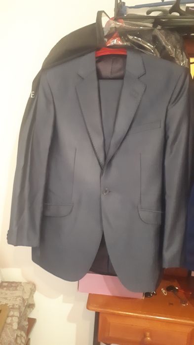 Продам новый  костюм двойку производство Италия