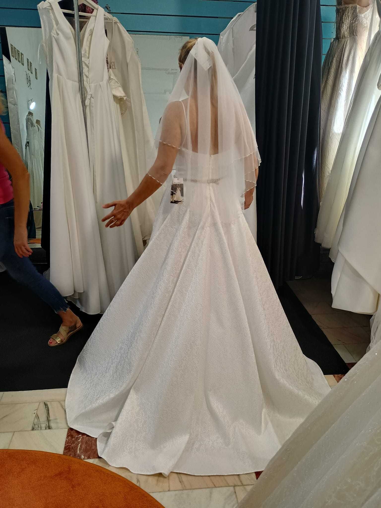 Vand rochie de mireasa