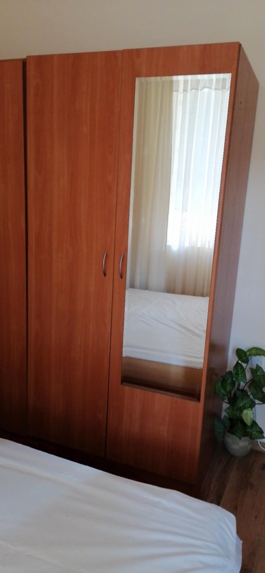 Два двукрилни гардероба