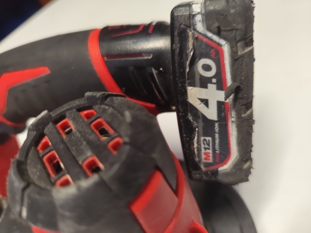 Акумулаторен лентов трион ножовка банциг Милуоки Milwaukee M12 BS +4Ah