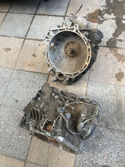 Две АКПП для Mazda MPV (не рабочие)