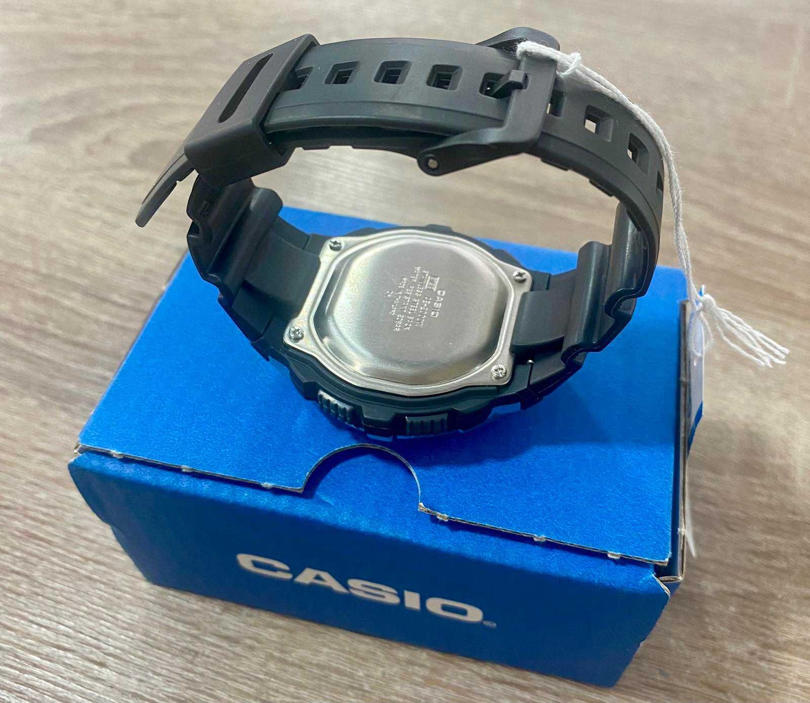Часовник Casio AE-2000W с гаранция