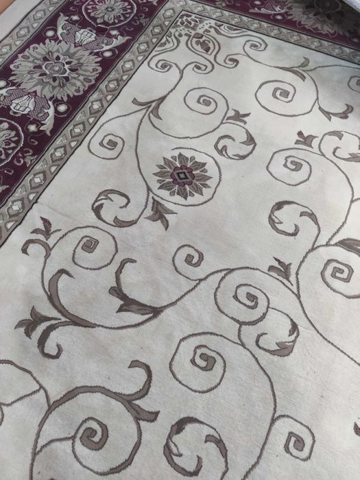 Продам ковер -миллионик и телевизор