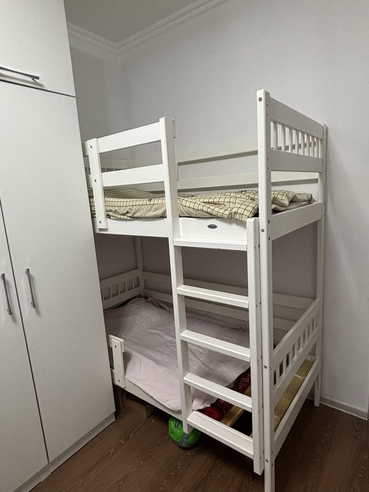 Продам двухъяросную кровать в отличном состоянии
