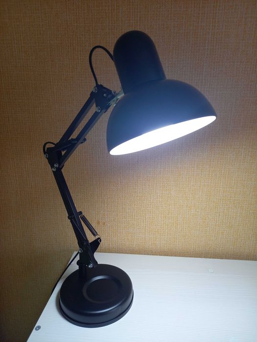 Лампа настольная DESK DE7716. Новая.