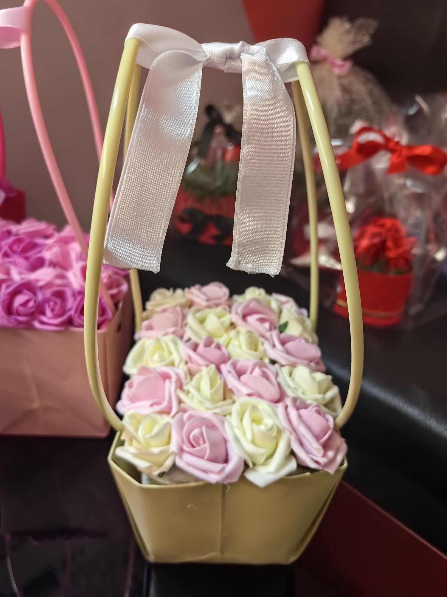 Кошнички и чантички с фоамени рози