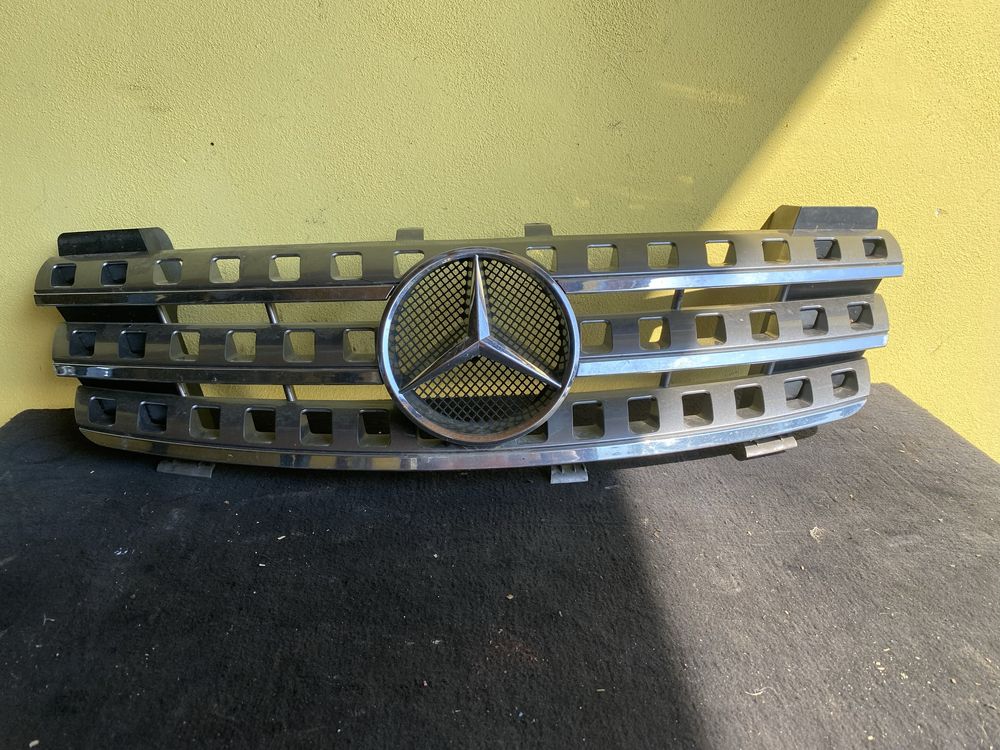 Grila Fata Mercedes ML W164 Pret 800 lei