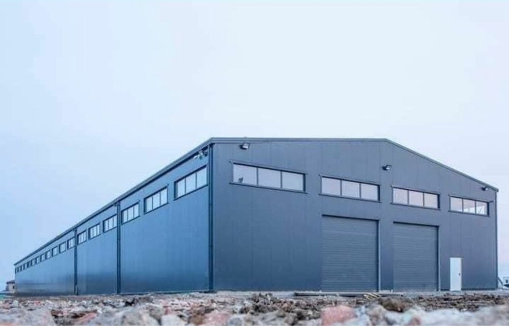 Vand Hala metalica industriala cu panouri sandwich completa la gata