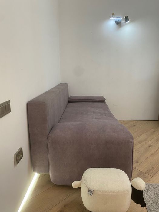 Раскладной диван недорого, немного просел в центре