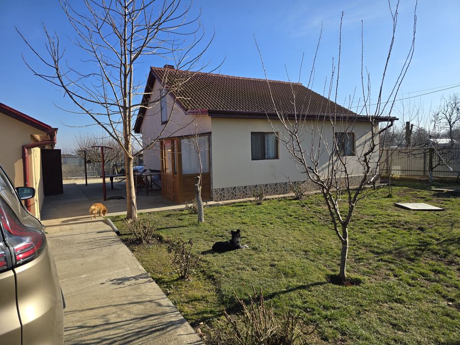 Casă de vânzare sau schimb cu apartament 2 camere