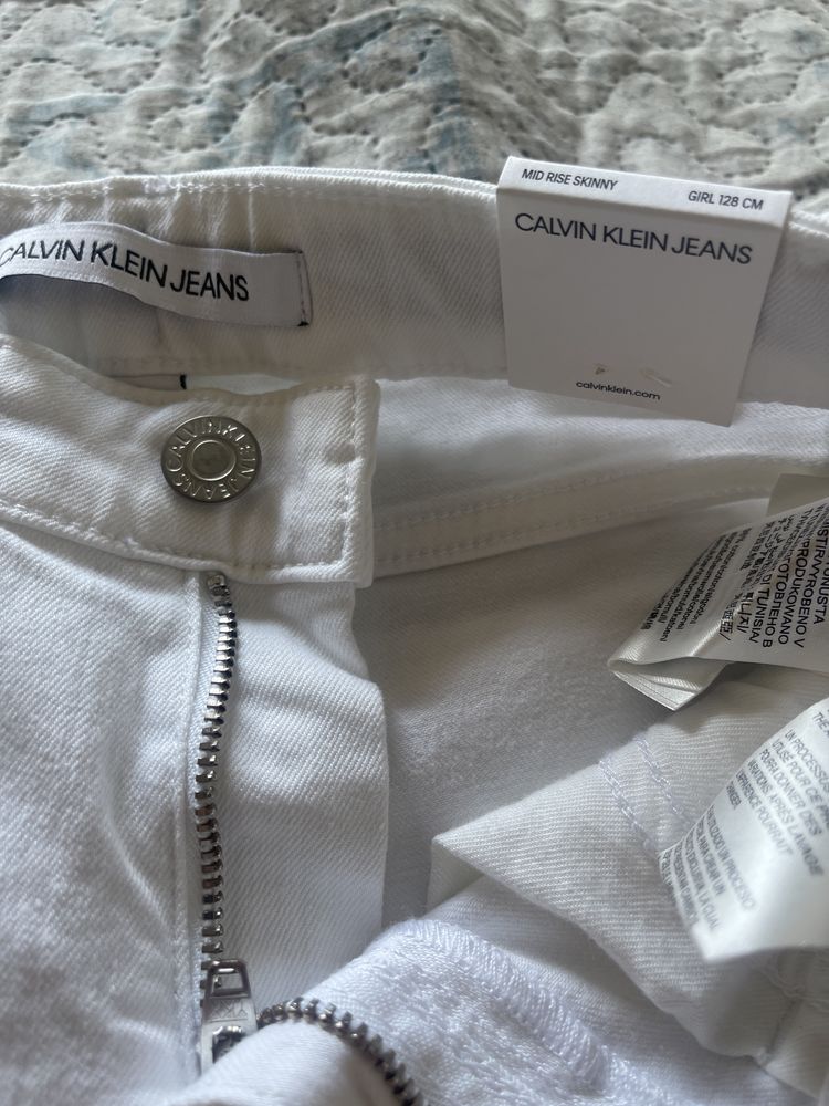 Calvin Klein 128см
