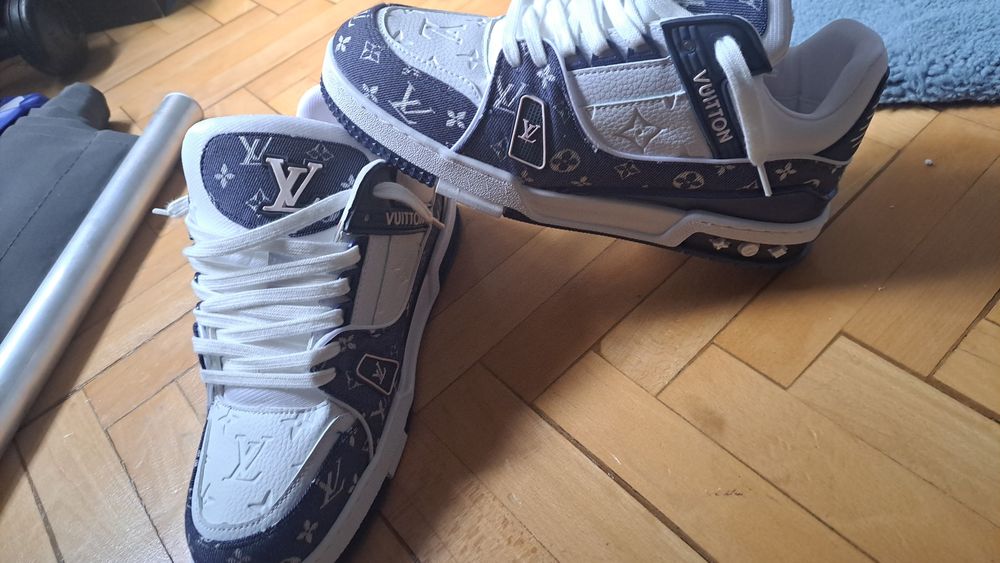 LV trainers marimea 45 uzați cu factura