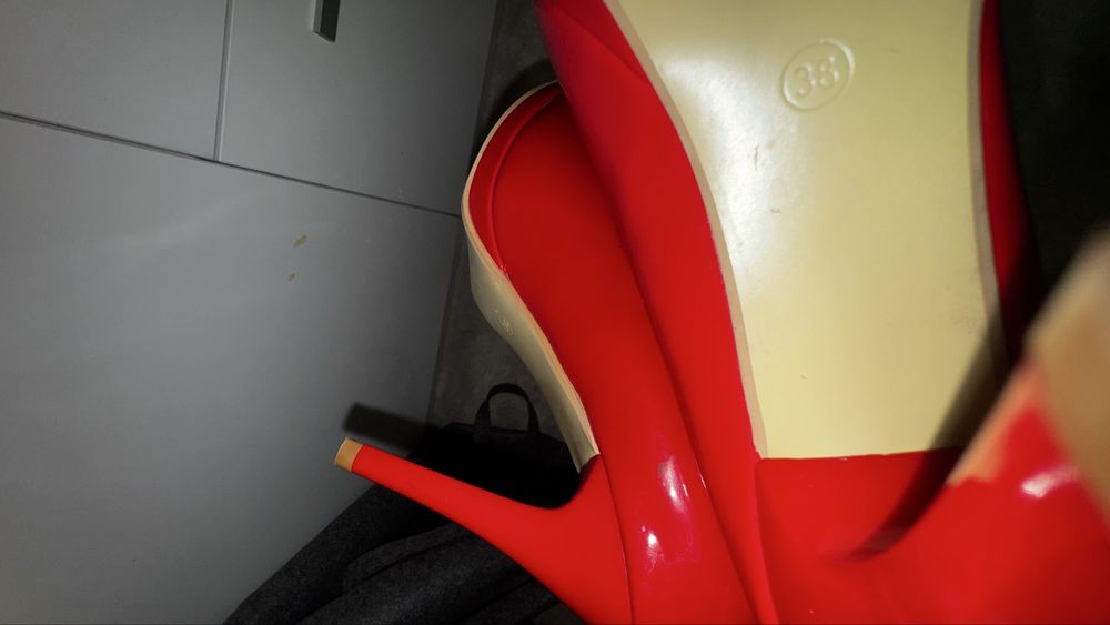 Червени лачени обувки на викок ток, размер 38