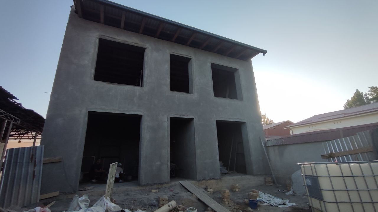 Участка, ховли Уй сотилади.  2 сотки. Каробка
