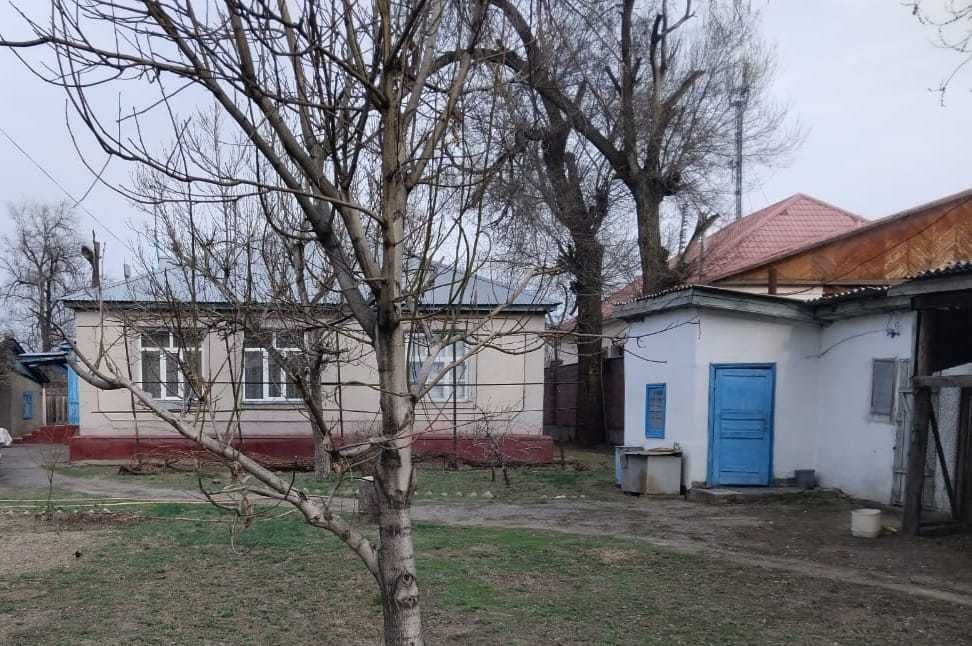 Продается дом в центре с. Толе Би около Акимата