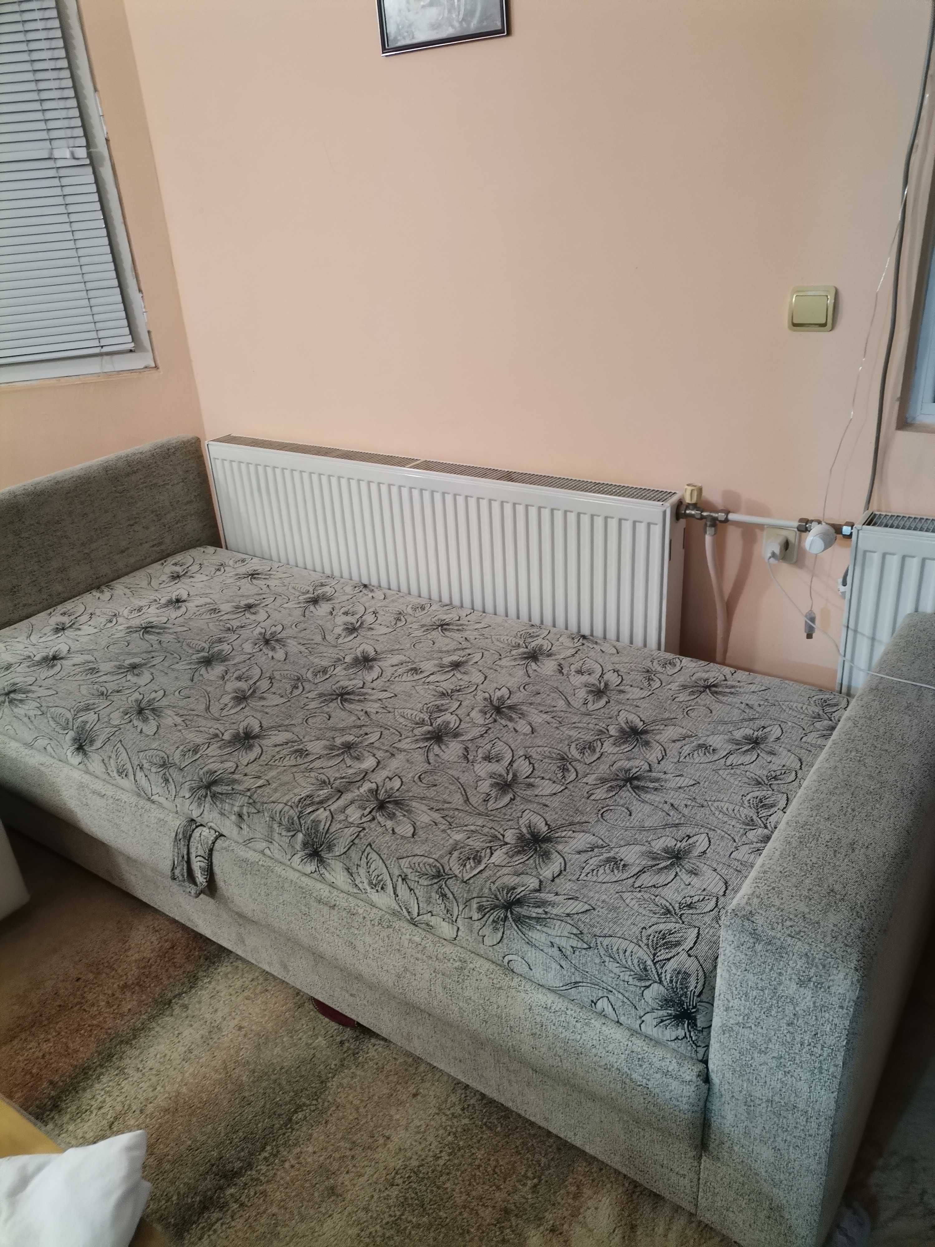 Продавам диван легло
