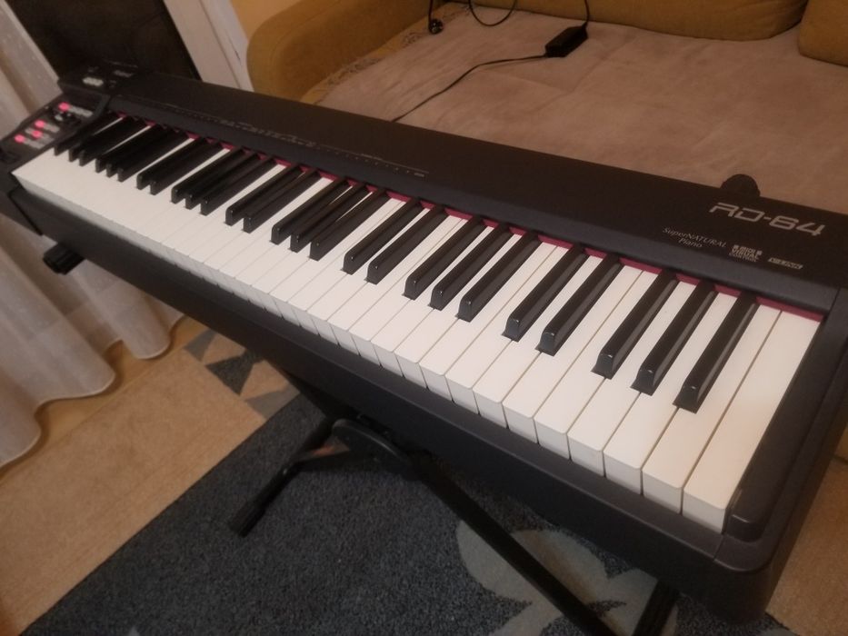 Pian Roland. Clape grele imitație fildeș. 5 octave jumatate