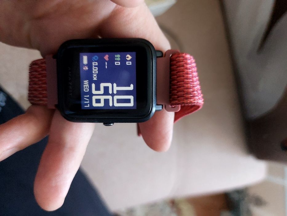 Продам Часы с зарядкой