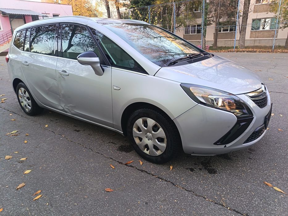 Opela Zafira Tourer,7 locuri,131Cp,2012