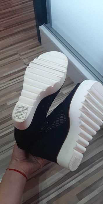 Дамски мрежести съндали.