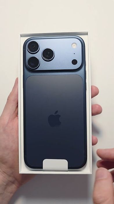 Iphone 17 pro deep blue
