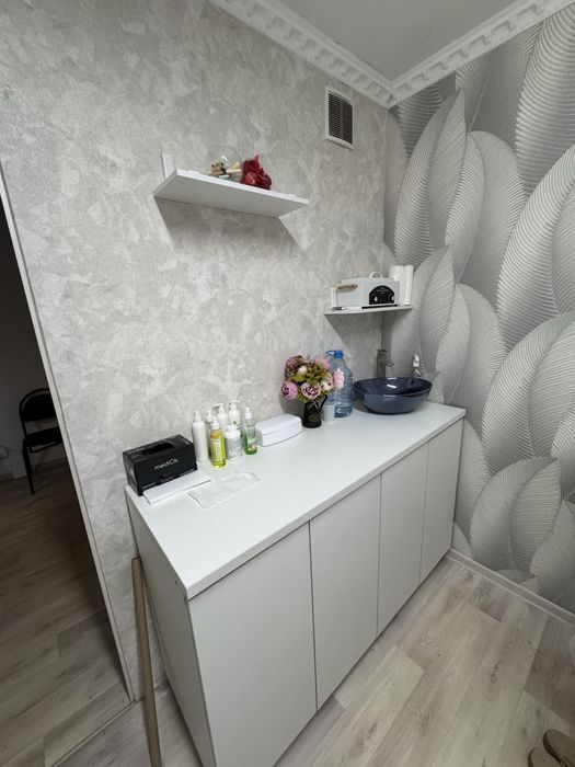 Продам срочно столешинцу с раковиной