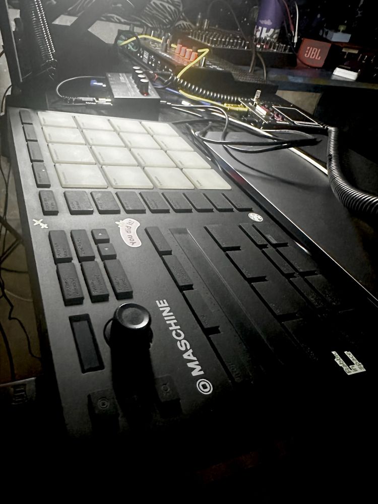 Maschine mk3 mikro (семплер)