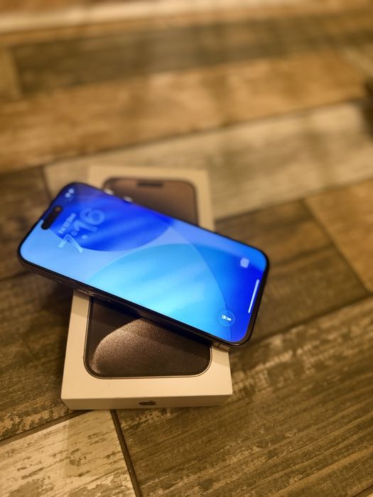 IPhone 15 pro телефон