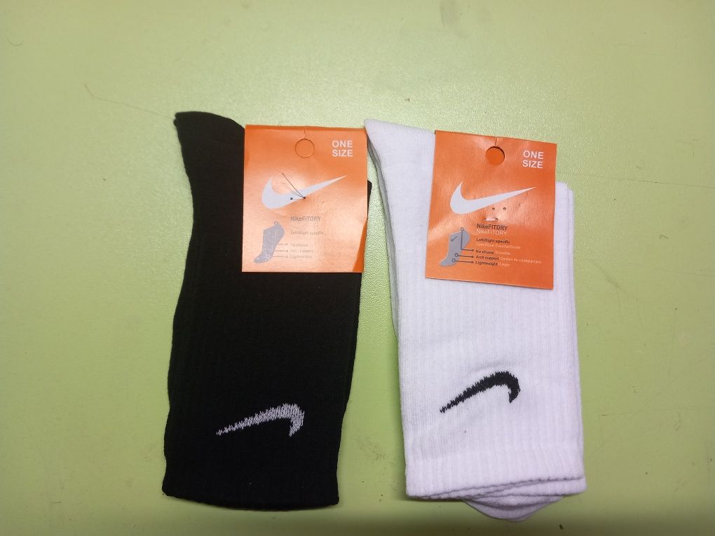 11 чифта Nike чорапи