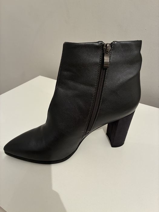 Продам сапожки-ботильоны