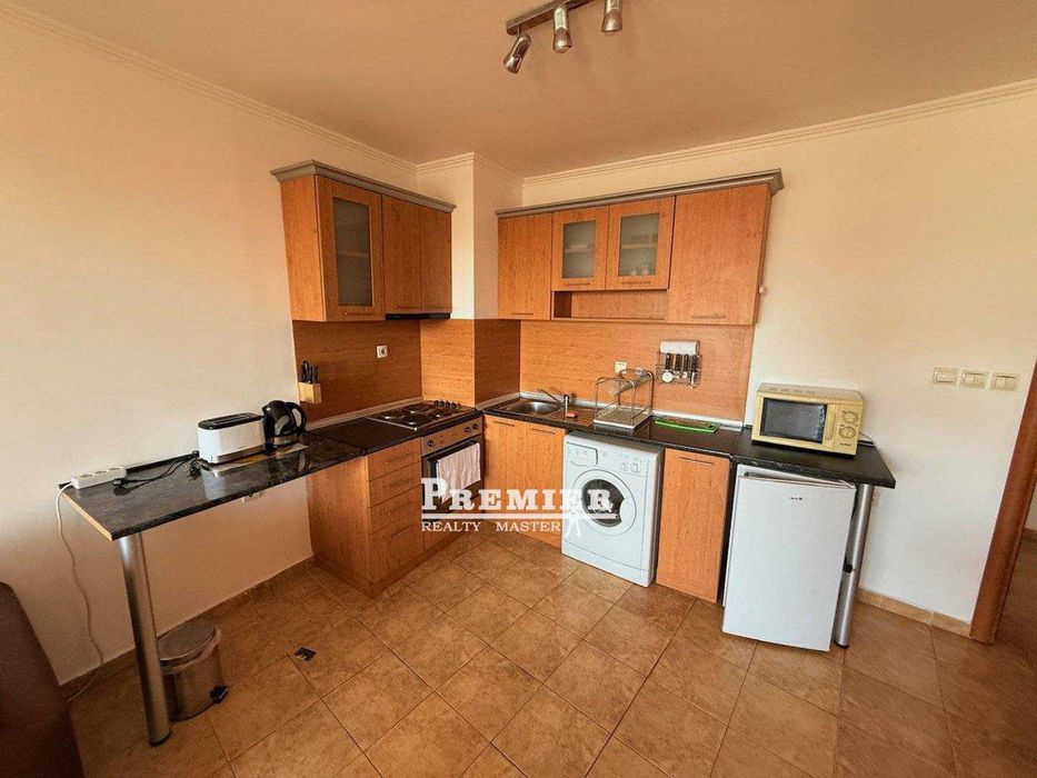 Тристаен апартамент с гледка към морето на 300 метра от плажа