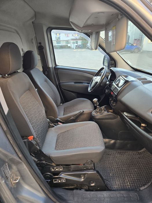 S.C. vinde Fiat Doblo Maxi 2012 TVA inclus