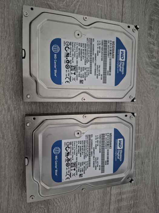 Vand doua harduri sata de 320gb WD provenite din upgrade functionale