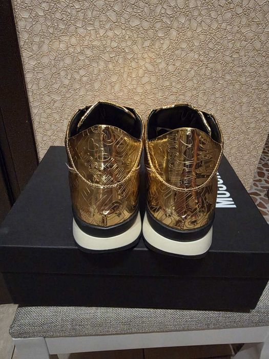 Love Moschino обувки