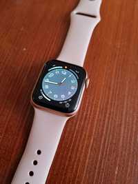 Apple Watch 4 40mm розовые