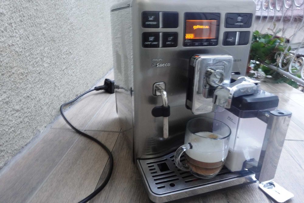 Saeco Exprelia espressor automat cu cana lapte