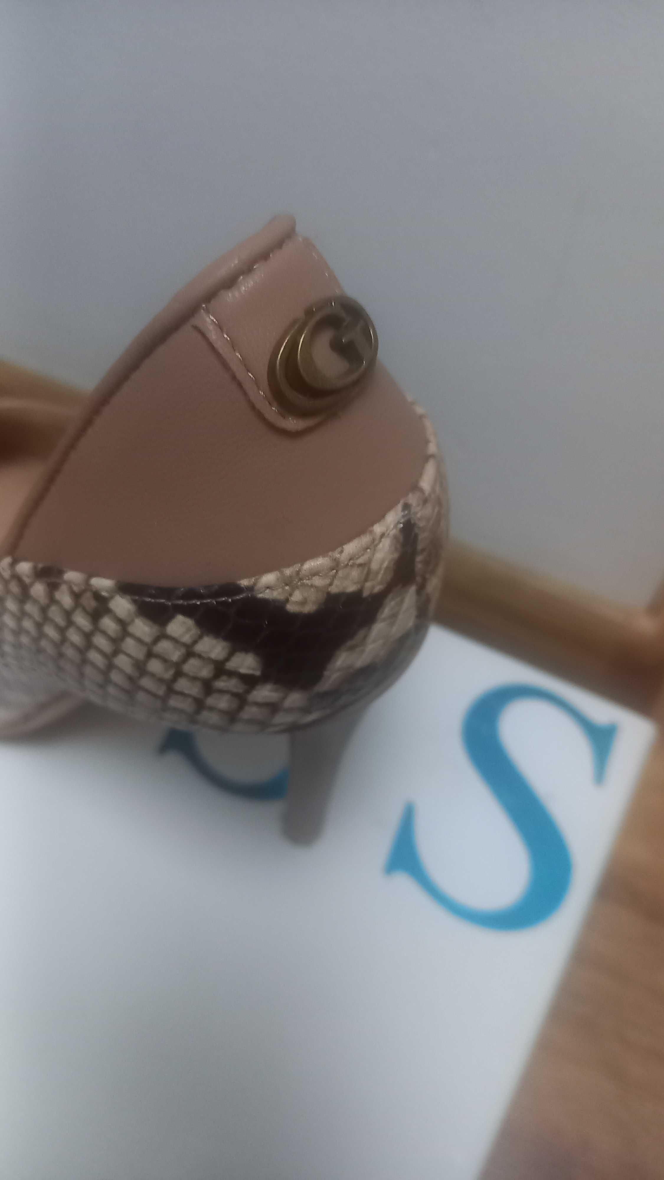Обувки Guess номер38