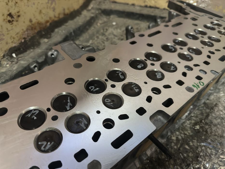 BMW N57 640d Цилиндрова глава и валове комплект