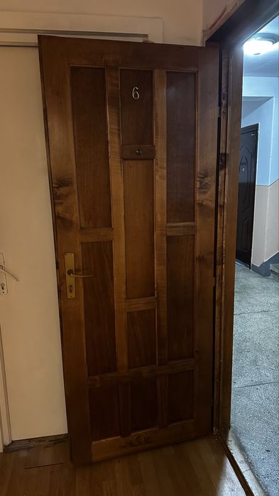 Usă de lemn rustic