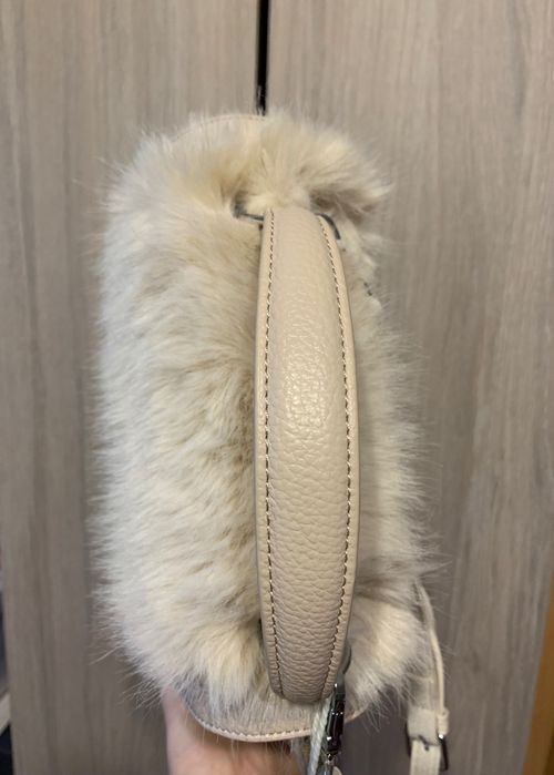 Пухкава дамска чанта - Нова!