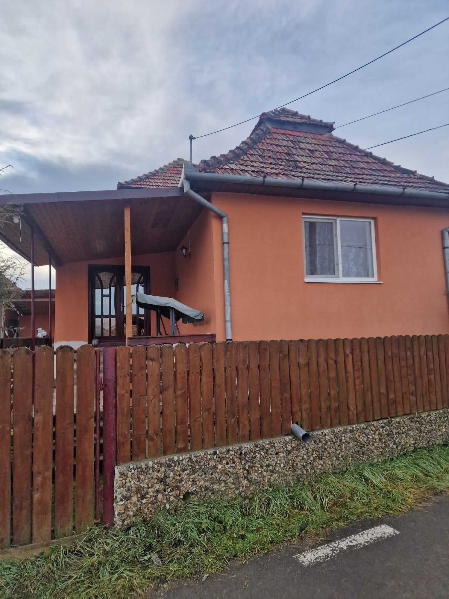Casă de vânzare cu utilități